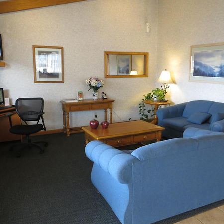 ซูเปอร์ 8 บาย วินด์แฮม ซูซานวิลล์ Motel ภายนอก รูปภาพ