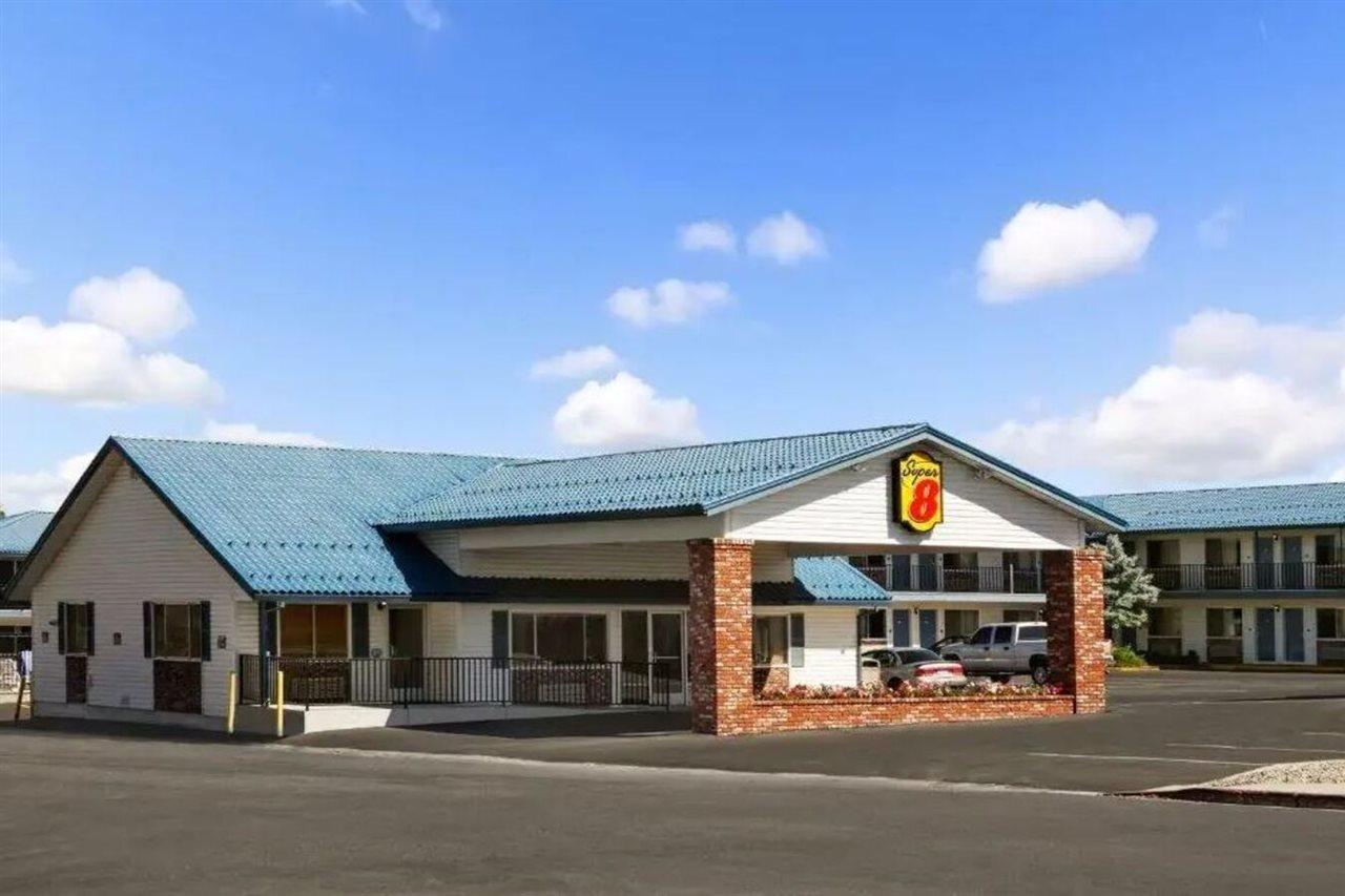 ซูเปอร์ 8 บาย วินด์แฮม ซูซานวิลล์ Motel ภายนอก รูปภาพ