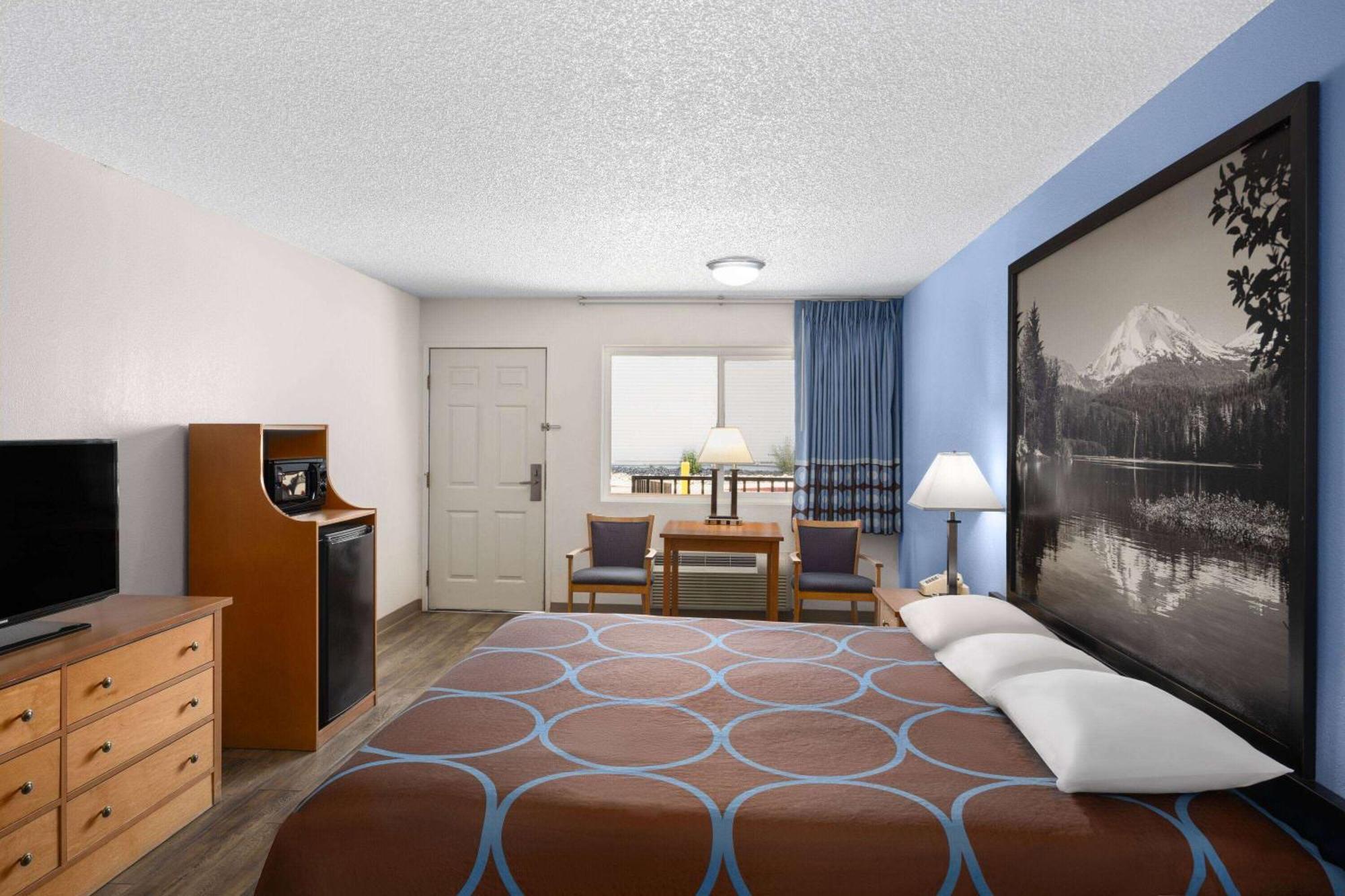 ซูเปอร์ 8 บาย วินด์แฮม ซูซานวิลล์ Motel ภายนอก รูปภาพ