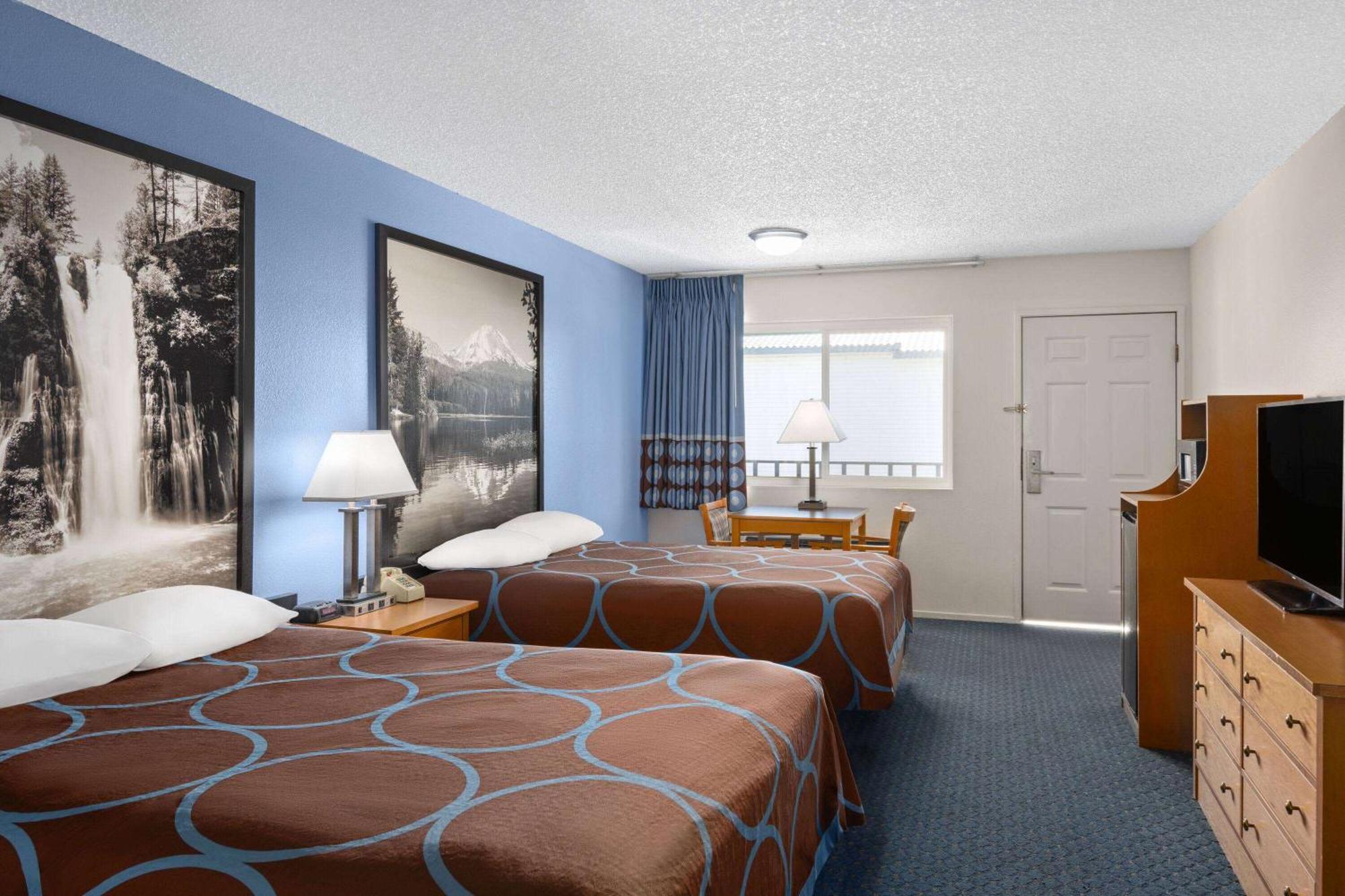 ซูเปอร์ 8 บาย วินด์แฮม ซูซานวิลล์ Motel ภายนอก รูปภาพ