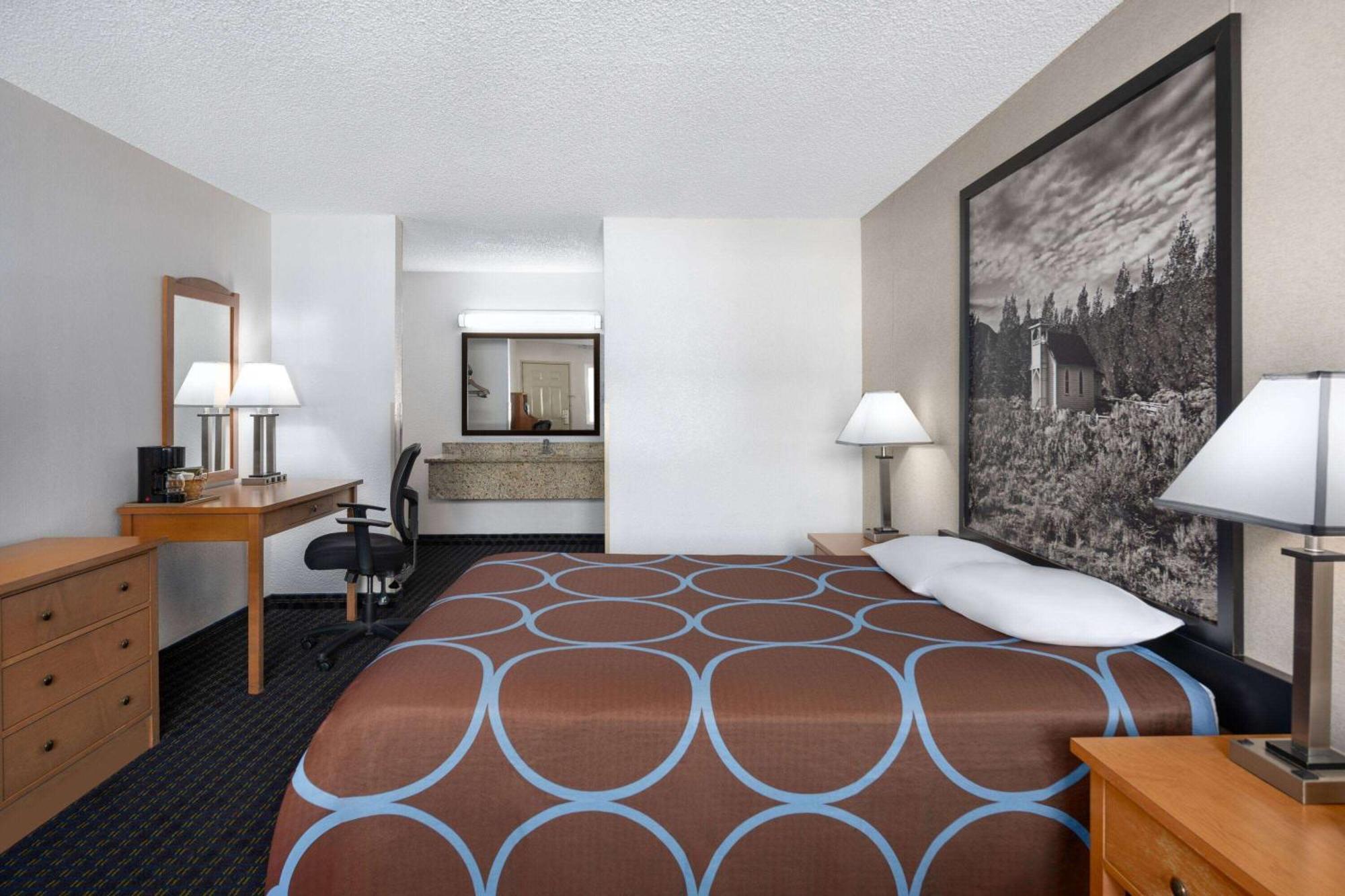 ซูเปอร์ 8 บาย วินด์แฮม ซูซานวิลล์ Motel ภายนอก รูปภาพ