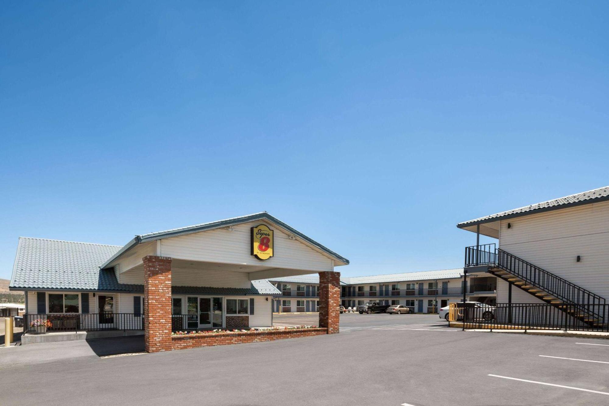 ซูเปอร์ 8 บาย วินด์แฮม ซูซานวิลล์ Motel ภายนอก รูปภาพ