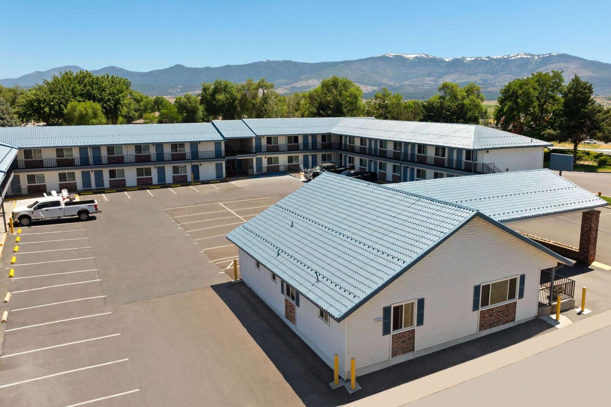 ซูเปอร์ 8 บาย วินด์แฮม ซูซานวิลล์ Motel ภายนอก รูปภาพ