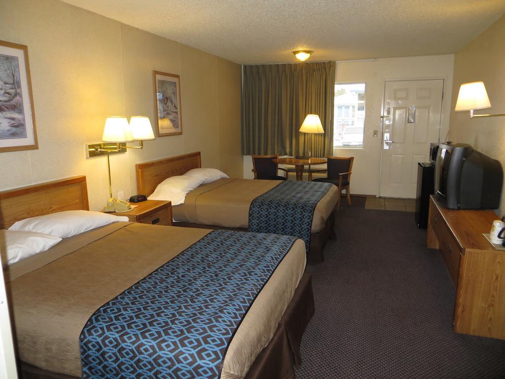 ซูเปอร์ 8 บาย วินด์แฮม ซูซานวิลล์ Motel ภายนอก รูปภาพ